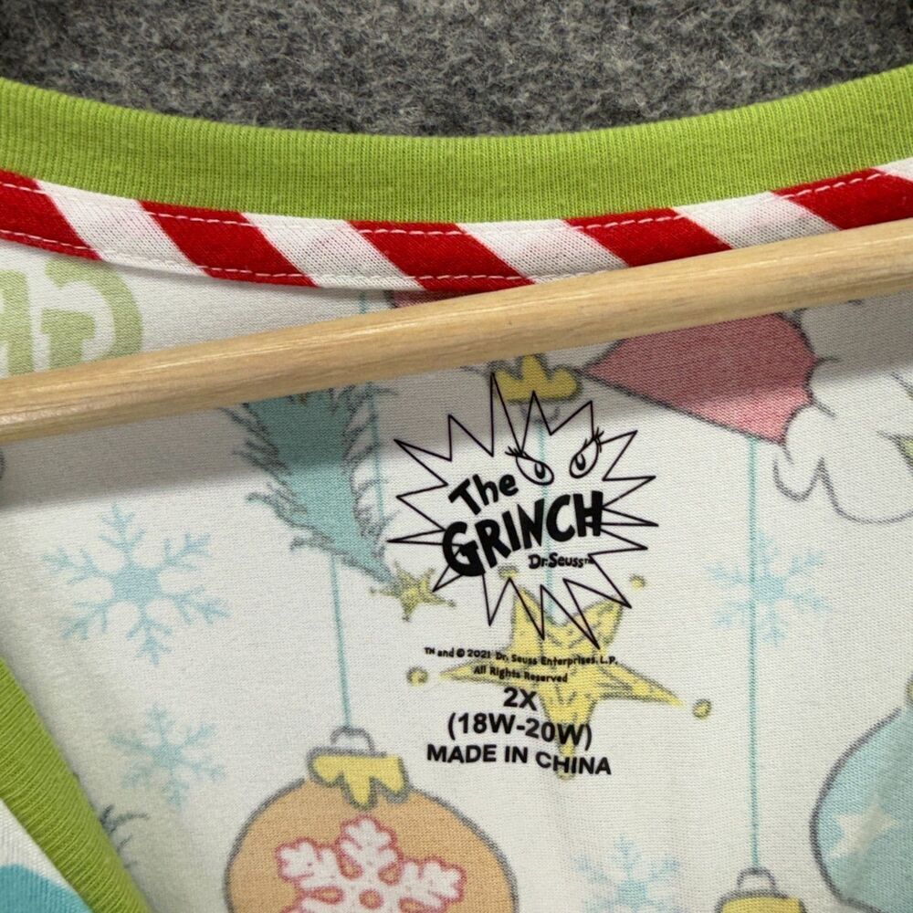 The Grinch Sleepshirt Women 2X Plus White Christmas Bauble Print Long Sleeve - Picture 3 of 7